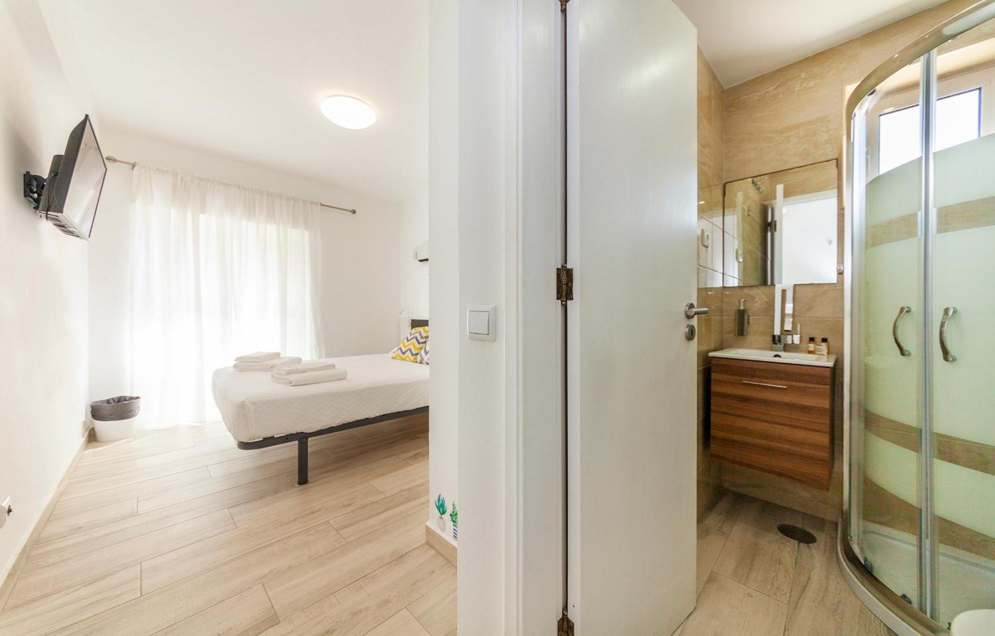 M - Martin & Tomas Guesthouse Lagos Bilik gambar