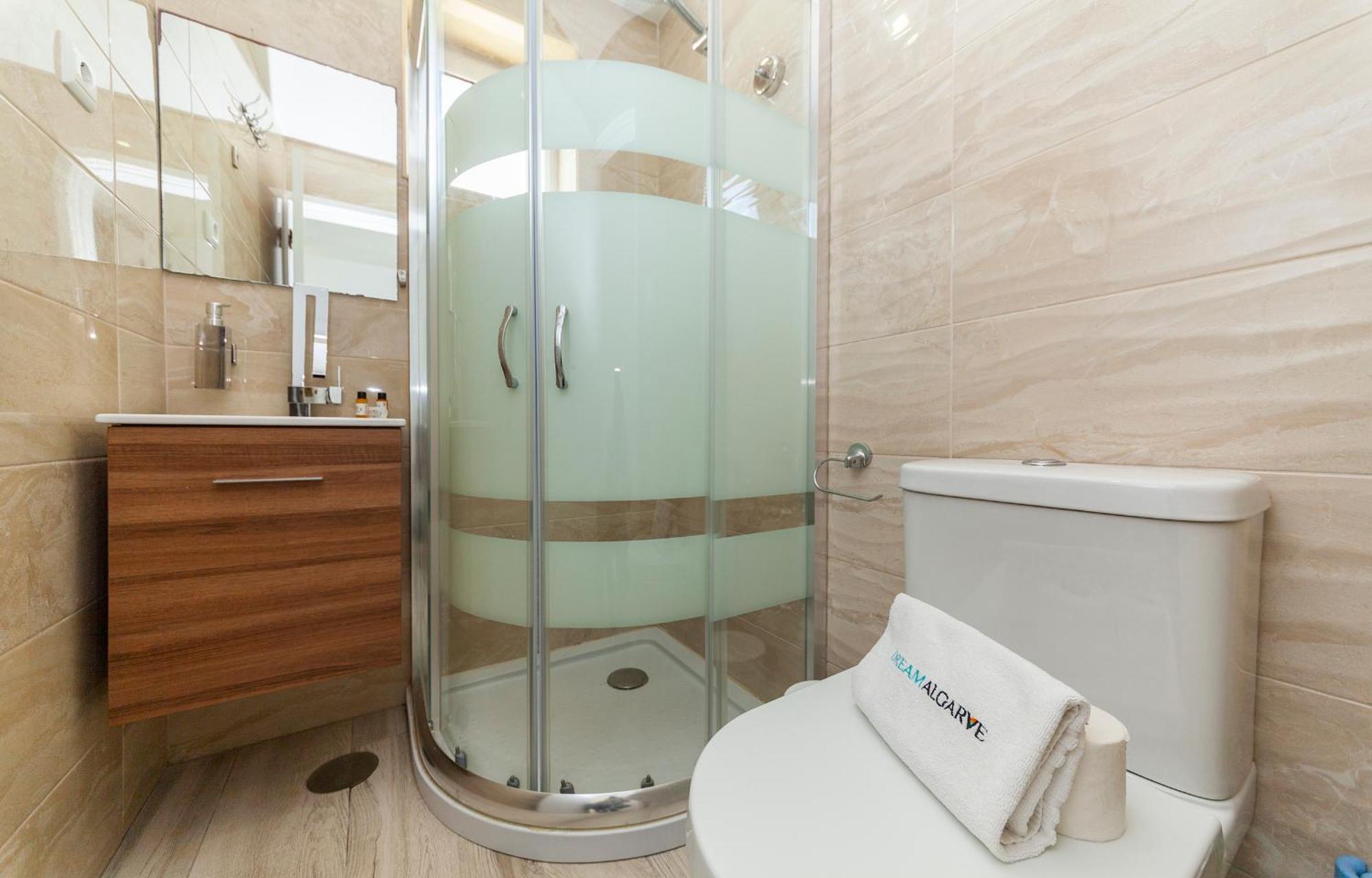 M - Martin & Tomas Guesthouse Lagos Bilik gambar